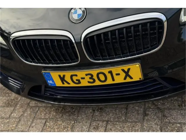 BMW 2-serie Active Tourer 220d Sportline | Trekhaak | Harman Kardon | Sportstoel |