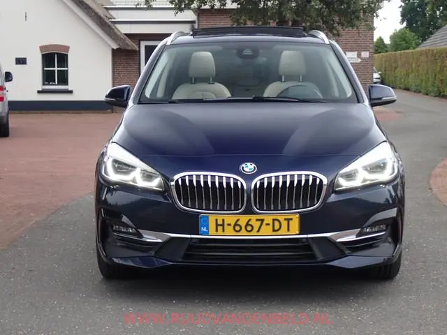BMW 2-serie Active Tourer 218i High Executive HEAD-UP / TREKHAAK / PANO / CAMERA