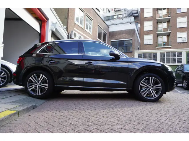 Audi Q5 55 TFSI e quattro Competition Aut7 | Trekhaak | B&O | S-line | Virtual Cockpit | Adaptive cr...
