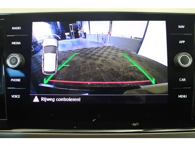 Volkswagen Polo 1.0 TSI Comfortline R-line *Pasen Geopend!*