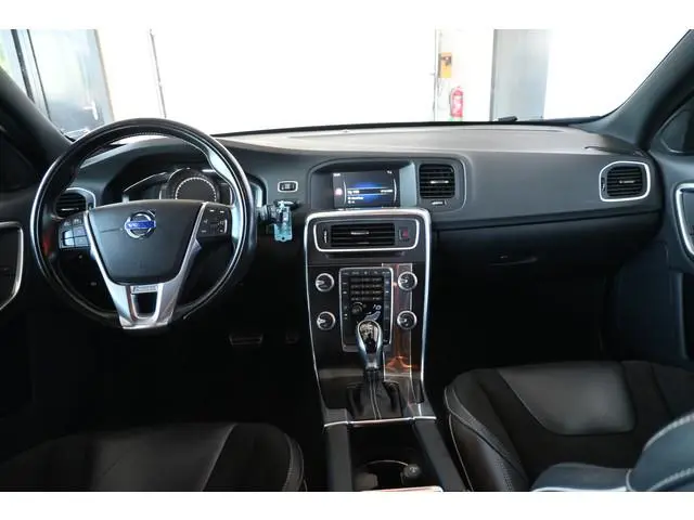Volvo V60 2.0 D3 Nordic R-Design Automaat Clima Trekhaak Navigatie Cruise control Inruil Mogelijk!