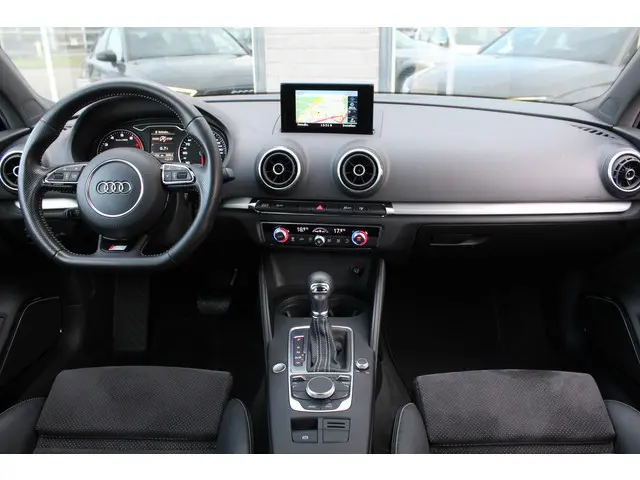 Audi A3 Limousine 1.4 TFSI CoD Ambition Sport Edition / B&O / Keyless / N.A.P.