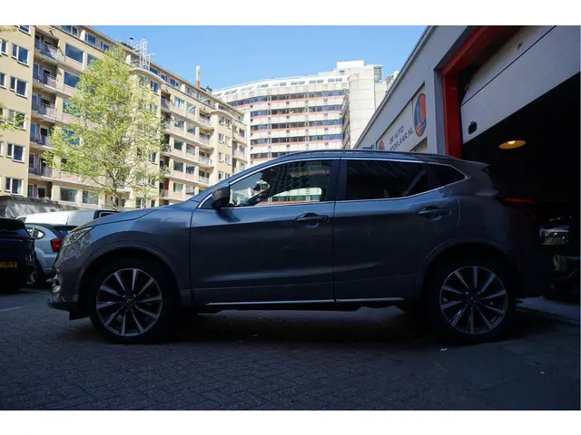 Nissan Qashqai 1.3 DIG-T Tekna + Dynamic | NAPPA LEER | Panoramadak | Trekhaak | BOSE | Memory Pack...