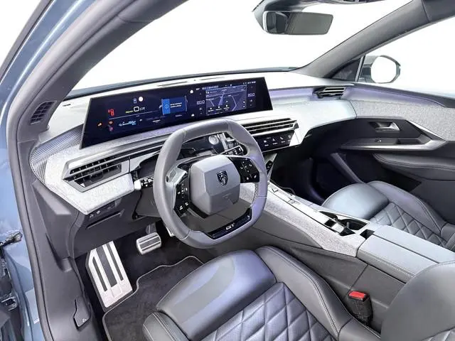 Peugeot e-5008