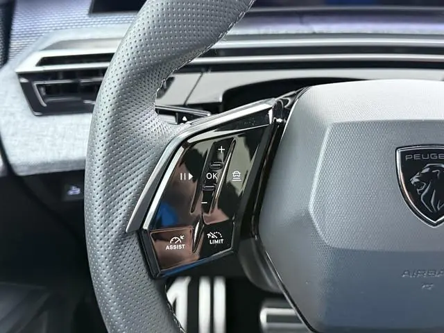 Peugeot e-5008