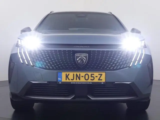 Peugeot e-5008