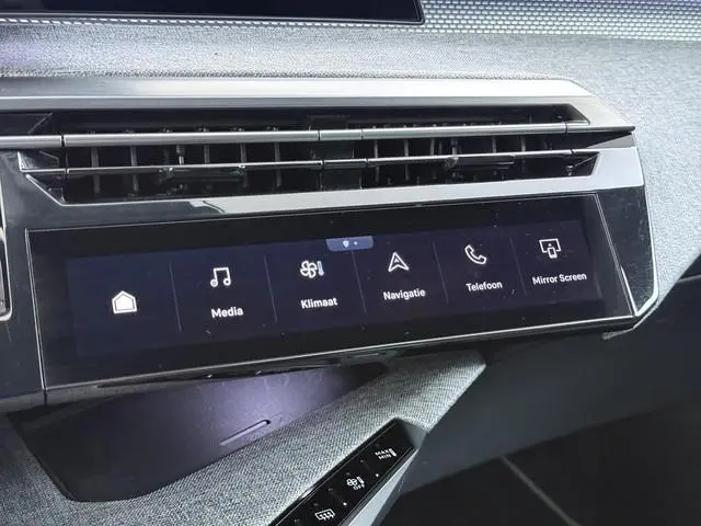 Peugeot e-5008