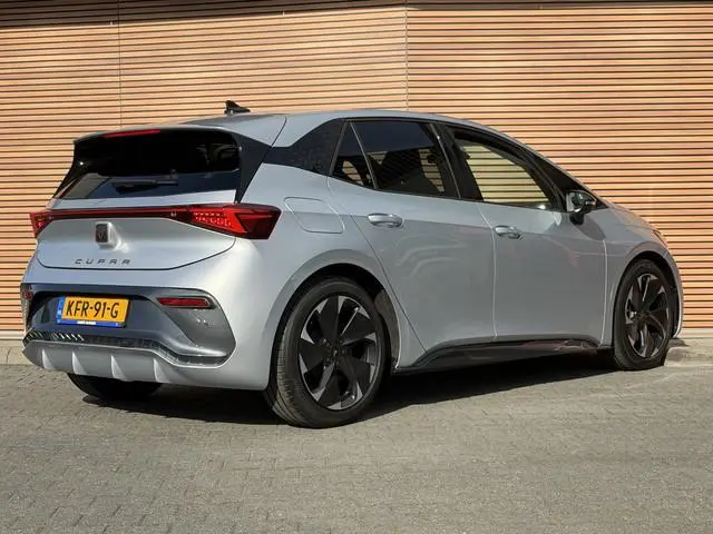 CUPRA Born Essential Limited 63 kWh SOH 99.8 % Led Matrix / Adpt Cruise / Winterpack /