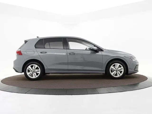 Volkswagen Golf 1.0 eTSI 110pk DSG Life · Camera · Apple/Android Car Play · Navigatie · P-Sensoren ·...