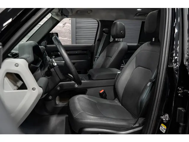 Land Rover Defender 110 2.0 P400e 110 XS Edition *Luchtvering / Panorama / Stoelventilatie / Meridia...