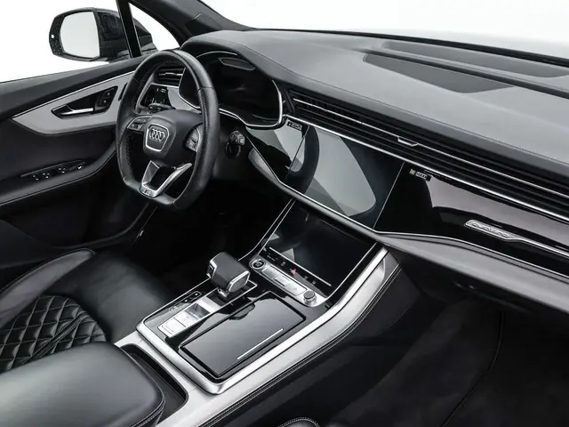 Audi Q7 55 TFSIe 381pk Tiptronic Quattro Pro Line S · Panoramadak · 360 Camera · Luchtvering · Elek....