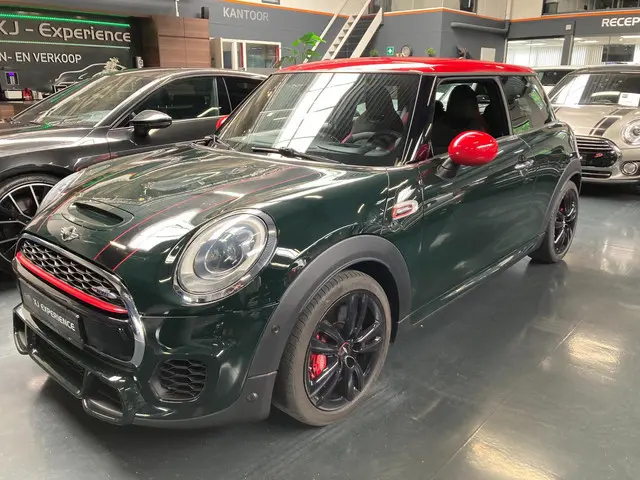 Mini Mini 2.0 John Cooper Works 232PK AUT LED+SPORTSTOELEN+H&K