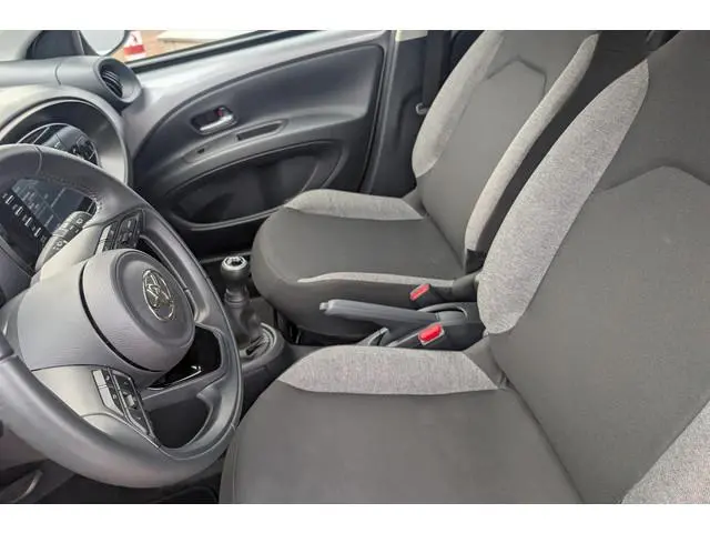 Toyota Aygo X 1.0 VVT-i MT Play Apple Carplay | Metallic lak | Achteruitrijcamera
