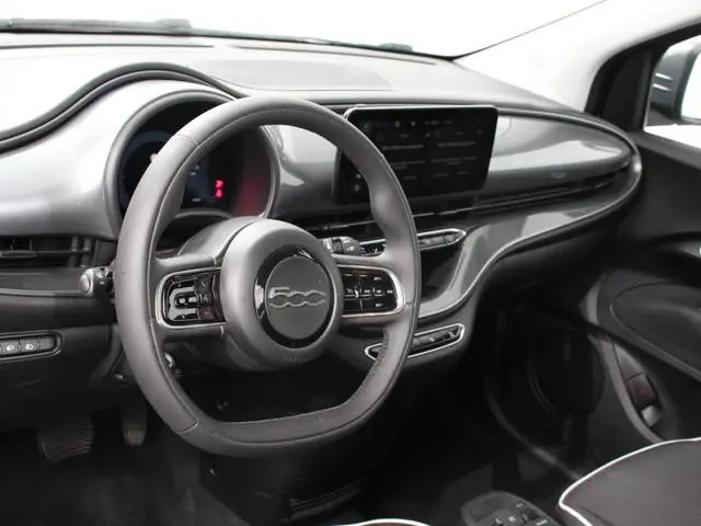 Fiat 500e Urban 42 kWh Airco Climatronic 360 Camera Stoelverwarming Keyless Wireless CarPlay Dodehoe...