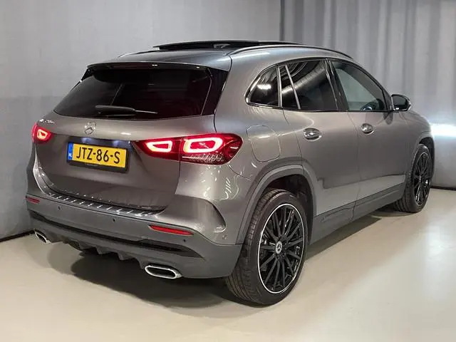 Mercedes-Benz GLA-klasse 250 e AMG Line 20"/Panoramadak/Memory stoel l+r/Matrix LED/Keyless/Sfeerver...