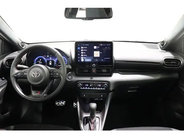 Toyota Yaris 1.5 Hybrid 130 GR Sport, BSM, Draadloos Apple Carplay & Android Auto, Pano dak, Stoel &...