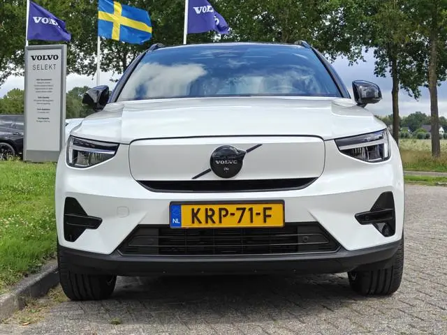 Volvo EX40 252PK Extended Range Ultra Europa black Ed. 82 kWh | BLIS | ACC | PDC V+A | Pano | Verwar...