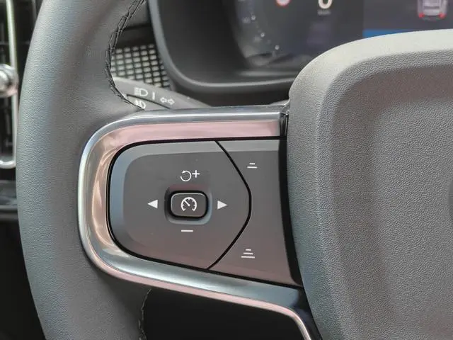 Volvo EX40