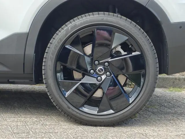 Volvo EX40