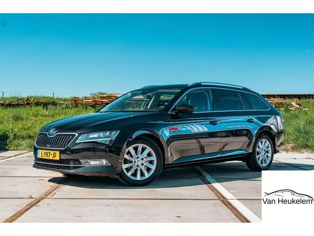 Skoda Superb Combi 1.8 TSI Style Business | TREKHAAK 1800 KG | ADAPTIVE CRUISE