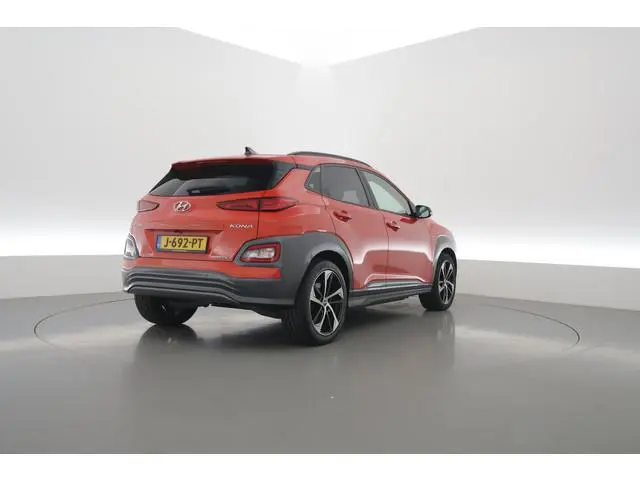 Hyundai Kona EV Premium 64 kWh | Rijklaar ! |SOH 96.6% | Warmtepomp | HUD | Krell | Adapt. Cruise |...