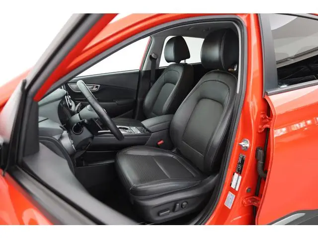 Hyundai Kona EV Premium 64 kWh | Rijklaar ! |SOH 96.6% | Warmtepomp | HUD | Krell | Adapt. Cruise |...