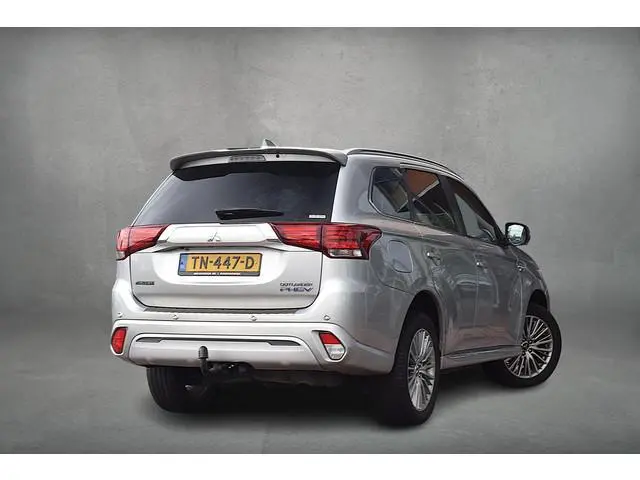 Mitsubishi Outlander 2.4 PHEV Intense+ | Trekhaak | Schuifdak | Half Leer | Stuur- en Stoelverwarmin...
