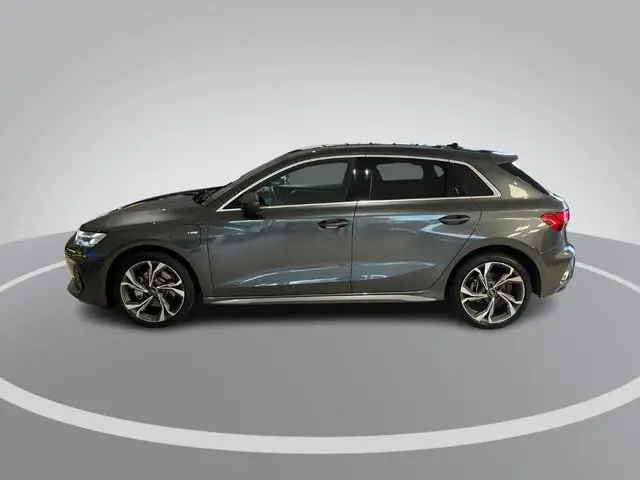 Audi A3 Sportback 40 TFSIe 150kW/204PK S Line · Drive select · Leder/Stof · Camera + Parkeersensoren...