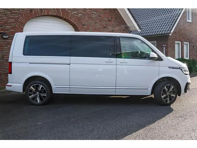 Volkswagen Caravelle 2.0 TDI 204 pk L2H1 Highline 2x Elek. Schuifdeur Volkswagen Transporter 2.0 TDI...