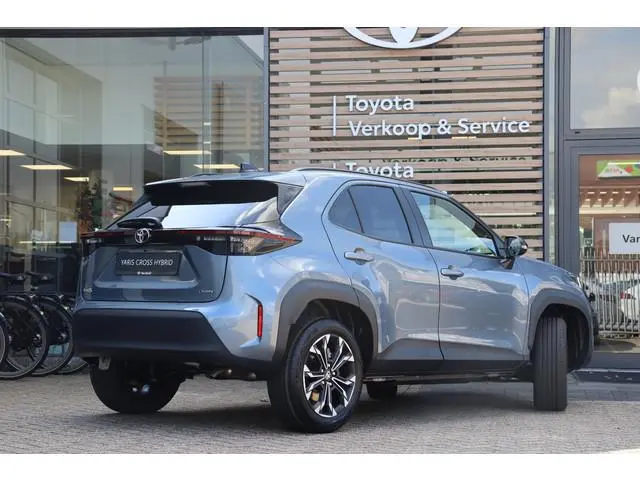 Toyota Yaris Cross 1.5 Hybrid 130 First Edition, VERWACHT, Nieuw en in november leverbaar met €2.500...