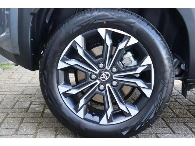 Toyota Yaris Cross 1.5 Hybrid 130 First Edition, VERWACHT, Nieuw en in november leverbaar met €2.500...