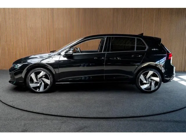 Volkswagen Golf 8.5 1.5 eTSI Leer ACC Navi Climate 3-zone PDC LM velgen Stuurverwarming Stoelverwarm...