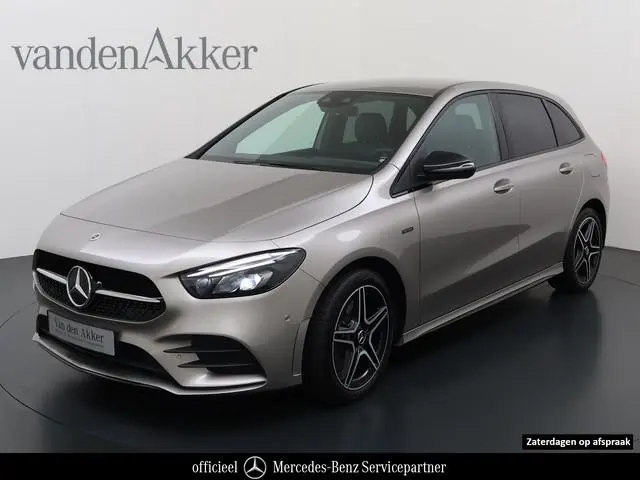 Mercedes-Benz B-klasse 250e AMG // SoH 92,3% // Trekhaak // Carplay // Camera // Sfeerverlichting //...