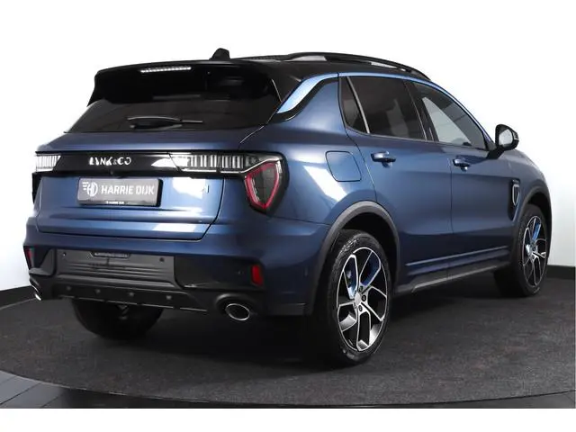 Lynk & Co 01 1.5 PHEV 261PK MY23 | Donkere hemel | 360 Camera | 7.4 kWh boordlader | S/K-panodak | A...