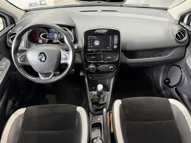 Renault Clio Estate 0.9 TCe Bose | Navi | 17" | Cruise control | Stoelverwarming | Camera | Perfect...