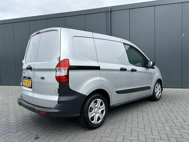 Ford Transit Courier 1.5 TDCI / 1e EIGENAAR / 21.248 KM ! / AIRCO / STOELVERWARMING / PDC / NAVIGATI...
