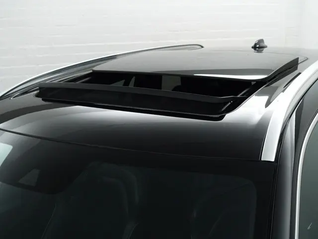 Volvo XC90 2.0 T8 Twin Engine AWD R-Design- 7 Pers, Panoramadak, Active Xenon Led, Memory, Luchtveri...