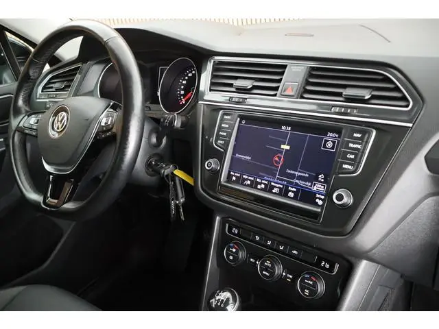 Volkswagen Tiguan 1.4 TSI 125pk Connected Series Trekhaak Camera Navigatie