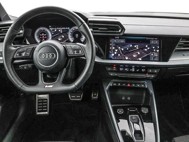 Audi A3 Sportback 40 TFSIe 204pk S Edition · Camera · Apple/Android Car Play · Parkeerassistent · AC...