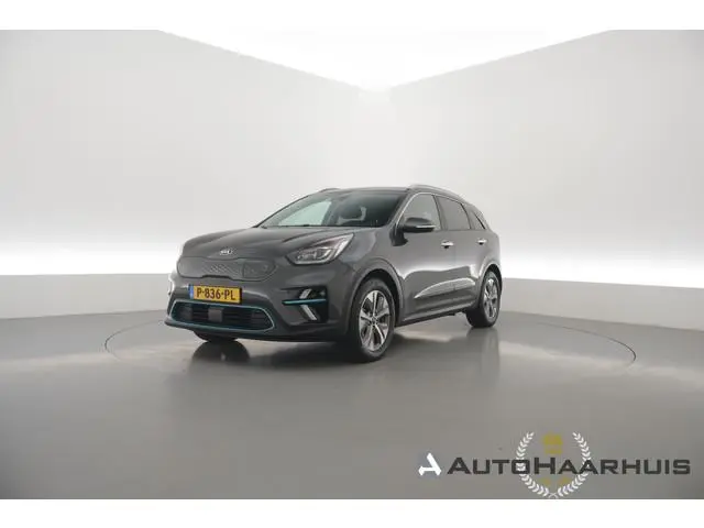 Kia e-Niro 64 kWh | SOH 100% | Rijklaar! | Leder | Stoelventilatie | Camera | Adapt. Cruise | All Se...