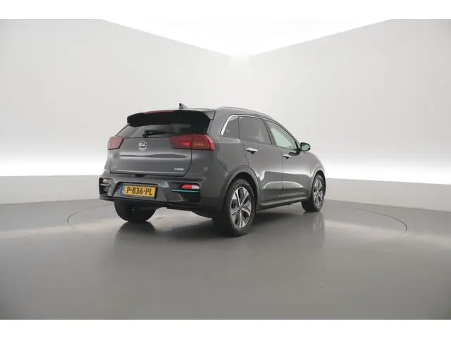 Kia e-Niro 64 kWh | SOH 100% | Rijklaar! | Leder | Stoelventilatie | Camera | Adapt. Cruise | All Se...