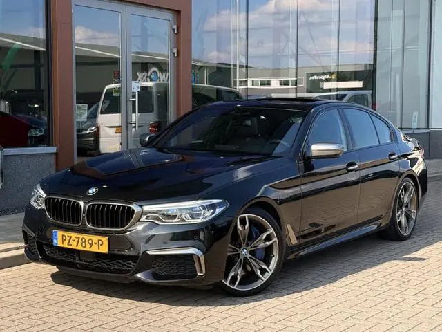 BMW 5-serie M550i xDrive High Executive | 4WS | Soft-Close | Pano | B&W | Massage | Memory | Rear En...