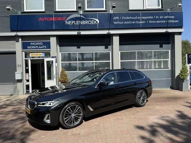 BMW 5-serie Touring 520i High Executive | Pano | Leder |  04-2021 98.473 KM