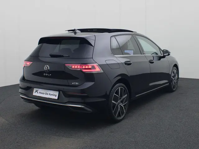 Volkswagen Golf 1.5eTSI/150PK Style 50 Edition DSG · Panoramadak · Apple/Android Car Play · Massagef...