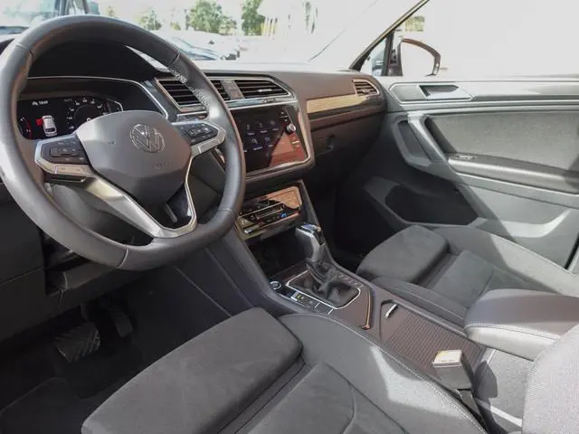 Volkswagen Tiguan 1.5 TSI 150pk DSG Elegance Navigatie Apple Carplay / Android Auto Parkeersensoren...