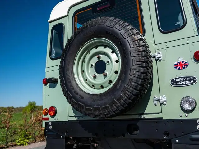 Land Rover Defender