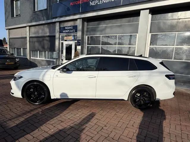 Volkswagen Passat Variant 1.5 eHybrid  R-Line Edition | 265Pk AutomaatMatrix LED | Panoramadak | Hea...