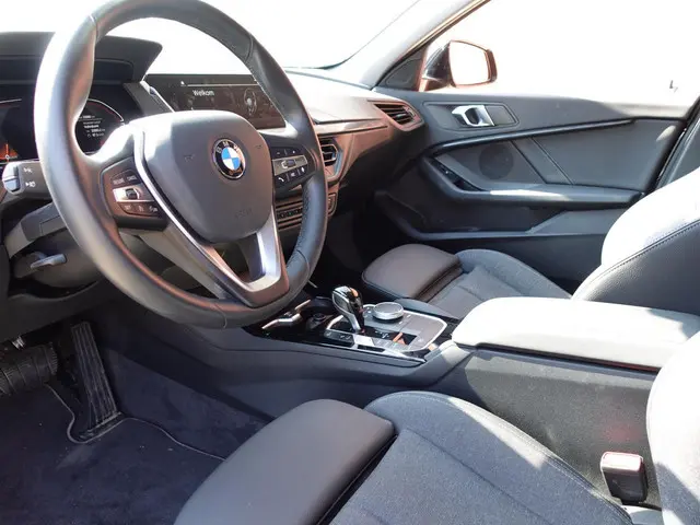 BMW 1-serie 118i Introduction Edition Automaat | Navigatie | Virtual Cockpit | Parkeersensoren | Led...
