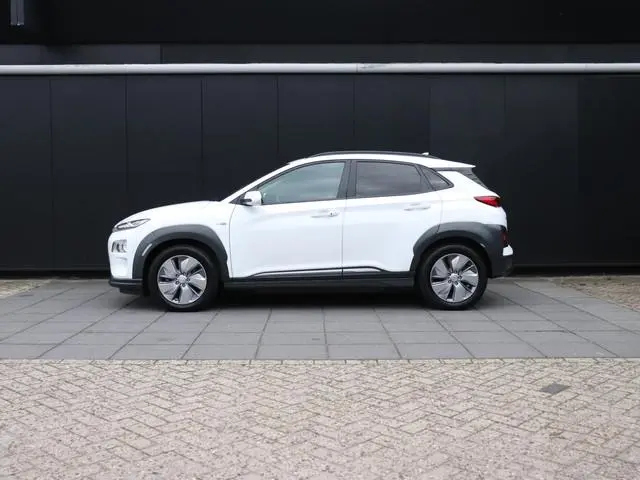 Hyundai Kona EV Fashion 64 kWh | SOH 93,4% | 3 FASE | FACE-LIFT | CAMERA | HEAD-UP | KRELL AUDIO | A...