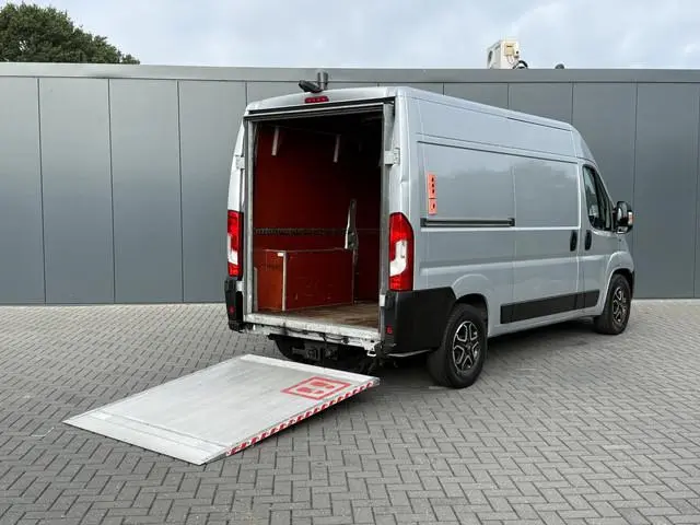Fiat Ducato 2.3 MultiJet 161 PK AUTOMAAT / L2H2 / DHOLLANDIA LAADKLEP / AFNEEMBARE 3 TONS TREKHAAK /...